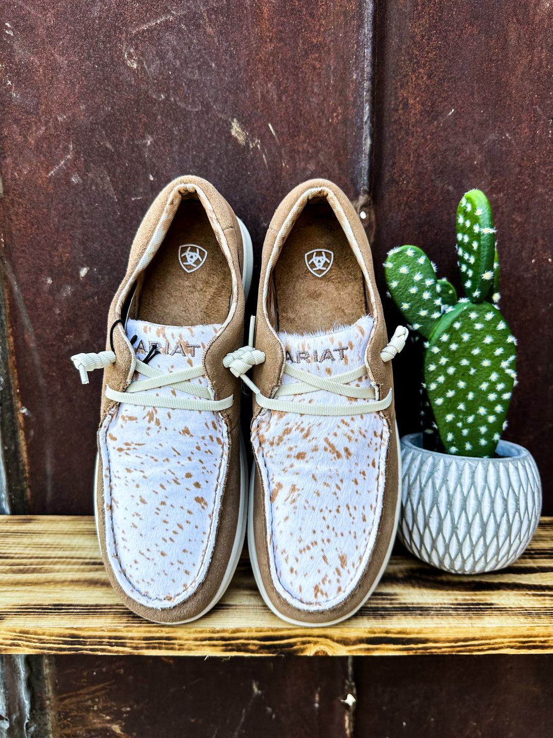 Spotted Walnut Hair-On Ariat Hilo – Magnolia Mill