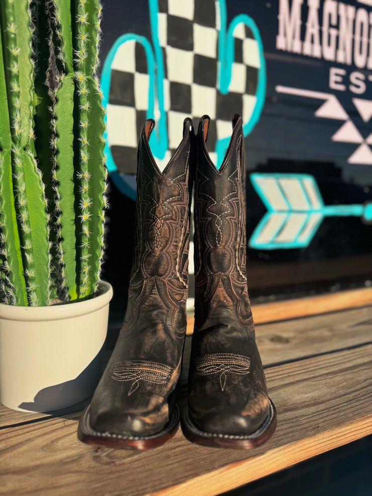 LD Chocolate Embroidery Square Toe