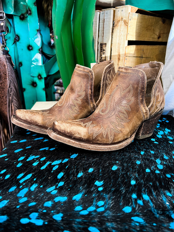 Distressed Bown Ariat Dixon